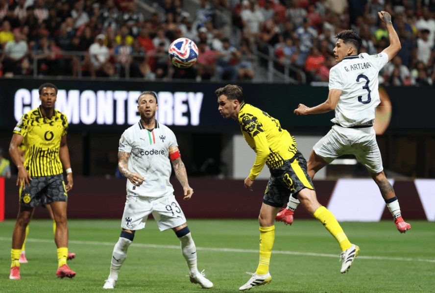 爱游戏平台-包含冲刺阶段突围战来临，比利亚雷亚尔围绕欧联更衣室发声，更衣室稳定，身体对抗强度拉满的词条