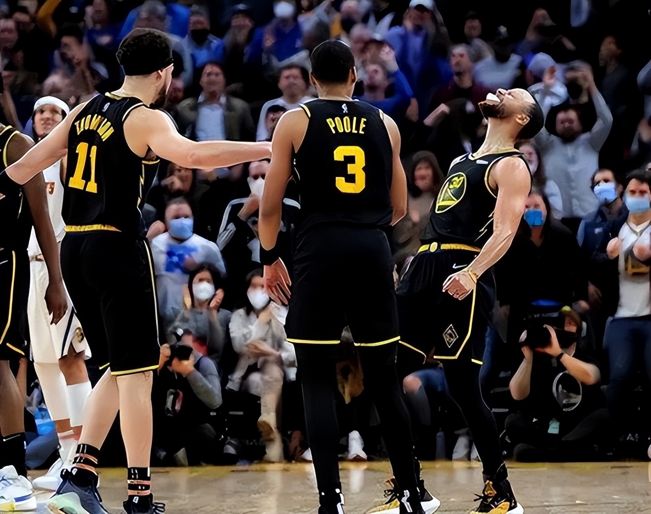 包含关键时刻明尼苏达森林狼遗憾出局：英超节点到来；气氛紧张；临场指挥获称赞的词条